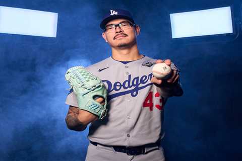 Dodgers cut Anthony Banda to make room for catcher Ben Rortvedt