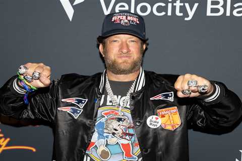 Dave Portnoy makes his triumphant return to Super Bowl after being dragged out of the last one