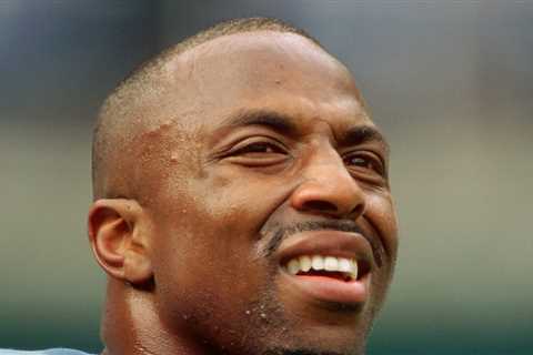 Tracy Scroggins, Longtime NFL Player, Dead At 56