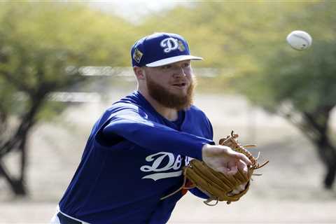 Dodgers playoff heroes get early opportunities due to spring injuries