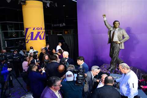 Pat Riley ‘grateful’ to be honored with Lakers statue