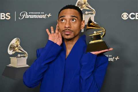 Durand Bernarr in Full ‘Bloom’: Grammy Winner Talks Viral Speech, Upcoming Netflix Variety Show &..
