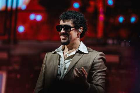 Bad Bunny Wears Pelé’s 1966 World Cup Jacket During Concert, Changes Lyrics to Honor Soccer Icon