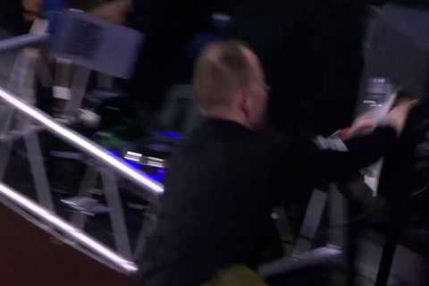 Miami (Ohio) coach Travis Steele throws speaker to ground in stunning tantrum before saving perfect ..