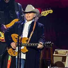 40 Years Ago: Dwight Yoakam Makes His National Debut as a ‘Honky-Tonk’ Chart Hero