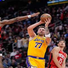 Lakers push winning streak to six games with victory over Rockets