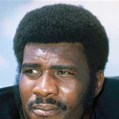 NFL Legend 'Mean' Joe Greene Alive, Steelers Say, After Online Death Hoax