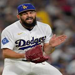 Alex Vesia details custom gloves honoring late daughter: ‘Very personal to me’