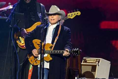 40 Years Ago: Dwight Yoakam Makes His National Debut as a ‘Honky-Tonk’ Chart Hero