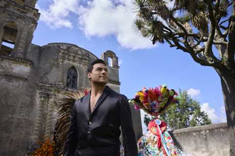 Carlos Rivera Dives Headfirst Into Ranchera Music With ‘Vida México’: ‘I’m Fulfilling My Dreams &..