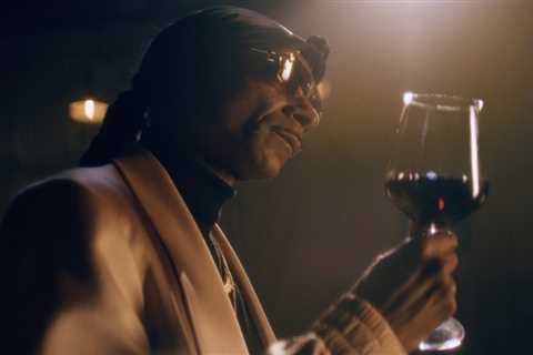 Snoop Dogg Is Paying Tribute to 2Pac With a Limited-Edition ‘2 of Amerikaz Most Wanted’ Wine