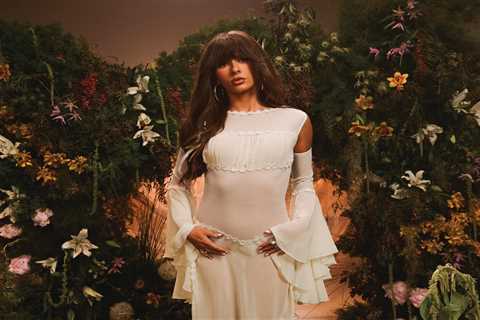 Ella Langley’s ‘Choosin’ Texas’ Ties for Longest No. 1 Run for a Solo Woman on Country Airplay..