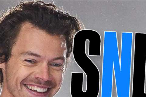 Harry Styles Kisses 'SNL' Cast Member While Joking About Queerbaiting Claims