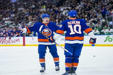 Islanders get much-needed road win over Maple Leafs to keep pace in tight playoff race