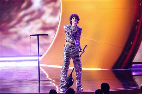 sombr Invites Cranberries’ Mike and Noel Hogan On Stage in Dublin For St. Patrick’s Eve Run Through ..