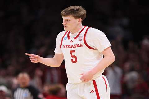 How many perfect March Madness 2026 brackets are left?