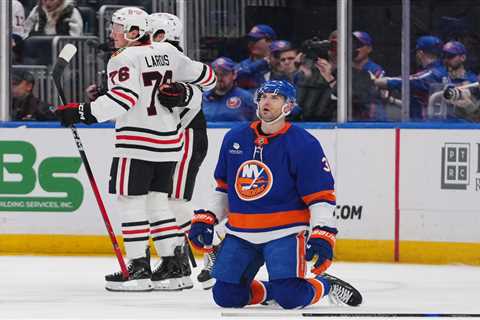Islanders hurt playoff hopes with ugly loss to woeful Blackhawks