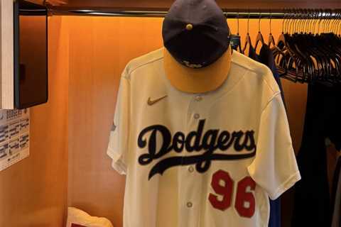 Shohei Ohtani’s surprise Opening Day gift to Dodgers earns praise from Dave Roberts