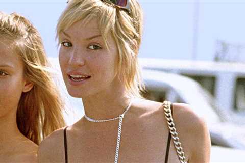 Amanda In 'Into The Blue' 'Memba Her?!