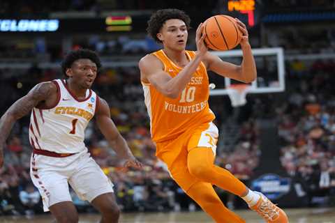Tennessee rips Iowa State to reach Elite Eight for third straight time