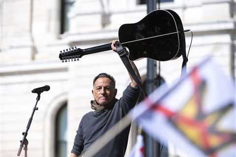 Bruce Springsteen Performs ‘Streets of Minneapolis’ at No Kings Rally