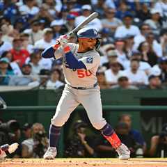 Dodgers place Mookie Betts on injured list, call up Hyeseong Kim
