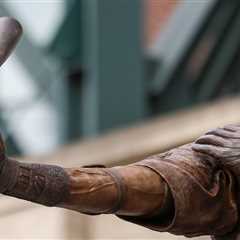 Mariners’ Ichiro Suzuki statue broken in awkward unveiling moment