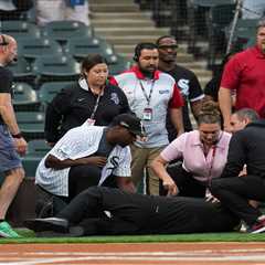 Longtime White Sox anthem singer collapses on field, taken to hospital in scary scene