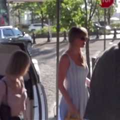 Taylor Swift Grabs Dinner With Dad Amid NYC Wedding Speculation