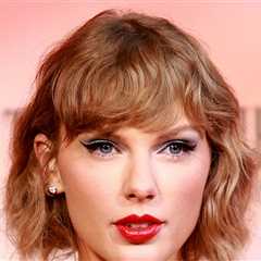 Taylor Swift Reveals When She Gets Weirded Out by Fans