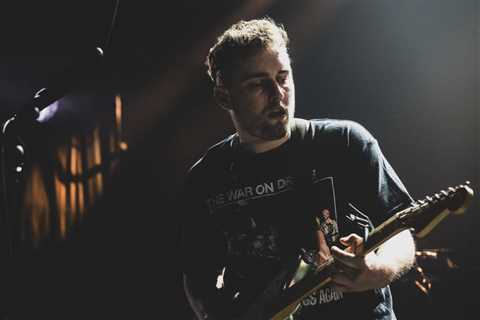 Sam Fender & Olivia Dean Score U.K. No. 1, But Tame Impala’s ‘Dracula’ Is Closing In