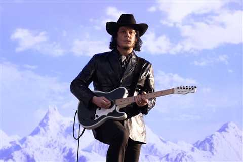 Jack White Hilariously Flubs Guitar Solo in Jack Black’s ‘SNL’ Country Song Sketch: Watch