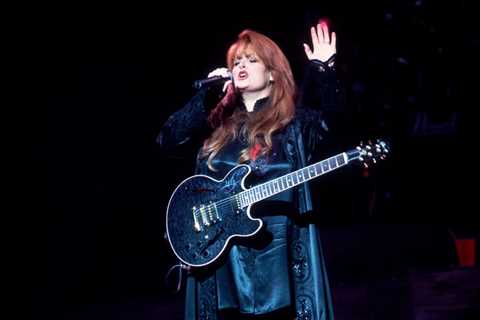 Chart Rewind: In 1996, Wynonna Judd Notched Another ‘Be Loved’ No. 1