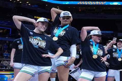 Tate McRae reacts to UCLA’s ‘Just Keep Watching’ national championship dance