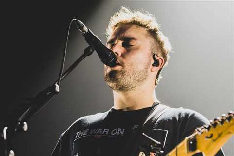 Sam Fender & Olivia Dean’s ‘Rein Me In’ Rules U.K. Singles Chart for Seventh Week