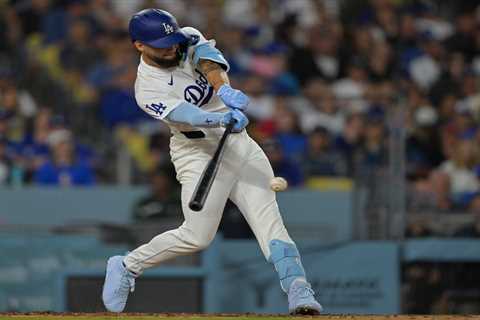 Max Muncy caps three-homer night with walk-off blast in Dodgers win
