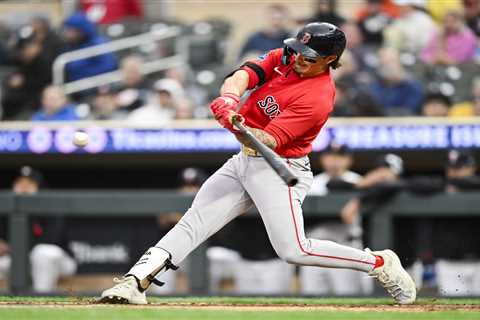 Red Sox star Jarren Duran flips off fan after they allegedly ‘told me to kill myself’