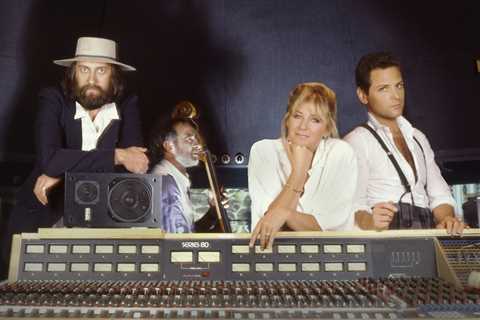 Fleetwood Mac Charts Its First Hit From the ’80s on the Billboard Global 200
