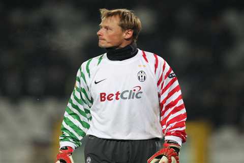 Premier League winning goalkeeper Alex Manninger killed in car accident