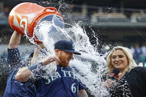 Mariners broadcaster explains why she used AI for formulating question in viral video