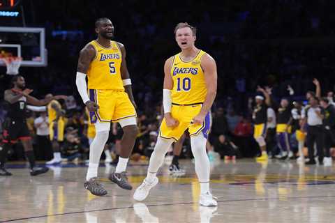Depleted Lakers take advantage of Kevin Durant-less Rockets in Game 1 victory