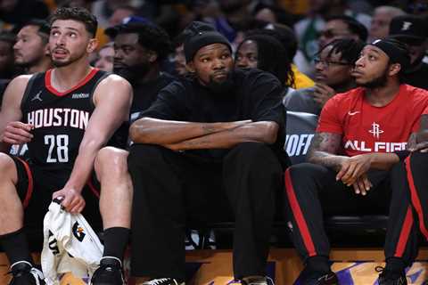 Kevin Durant claps back at a Lakers fan during Game 1 of NBA Playoffs: ‘Keep that d— out of your..