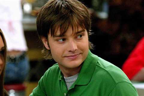 Henry In 'What I like About You' 'Memba Him?!