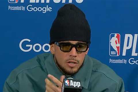 Devin Booker Eviscerates Ref Over Bogus Technical, Fans Will Think This Is WWE!