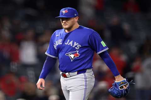 Blue Jays remove Jeff Hoffman from closer role as post-World Series nightmare continues