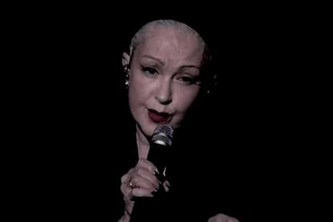 Cyndi Lauper Jokingly Threatens Heckler During Las Vegas Residency Concert