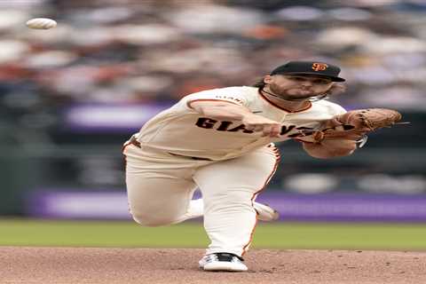 Giants get late heroics again to beat Marlins, win third straight series
