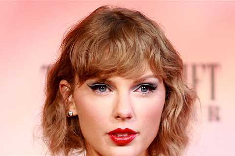 Taylor Swift Reveals When She Gets Weirded Out by Fans