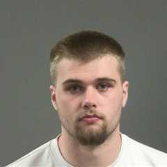 Minnesota QB Drake Lindsey arrested for possession of alcohol, fake ID