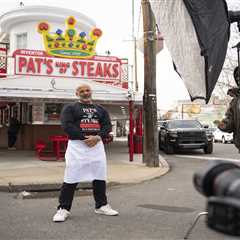 Owner of eatery that created the Philly cheesesteak will cook at Long Island pizzeria in Knicks..